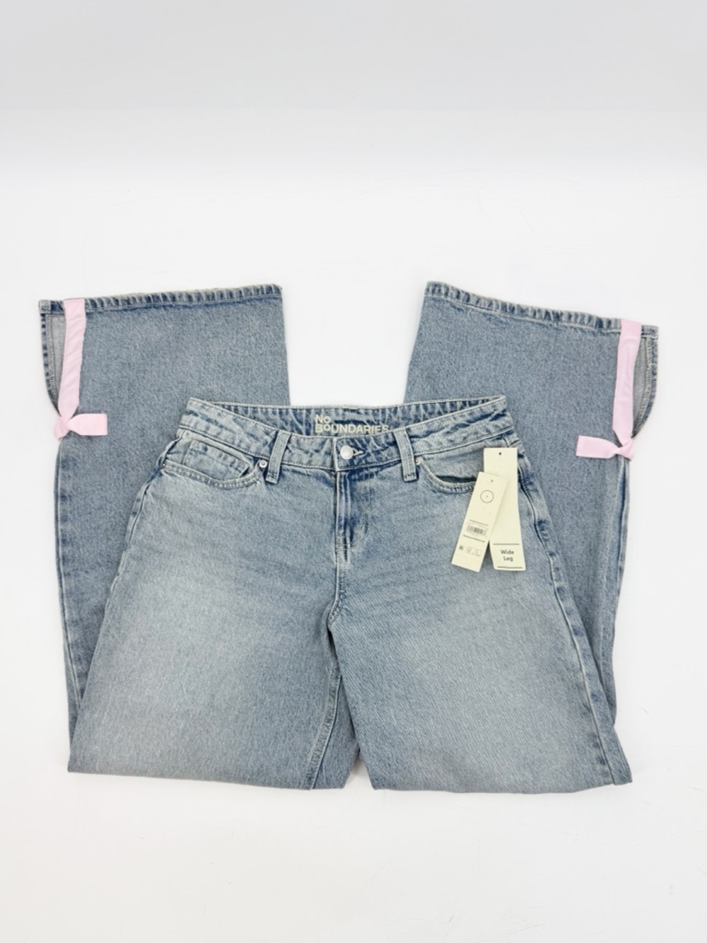 No Boundaries Wide Leg Jeans Light Wash Denim w/Pink Ribbon Detail Size 2 NWT - Picture 3 of 15